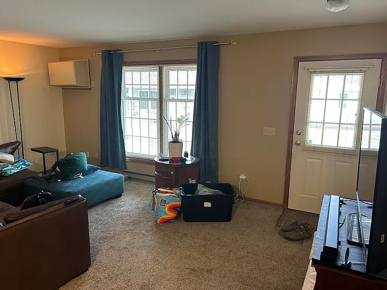 415 24th St NE — Photo 3