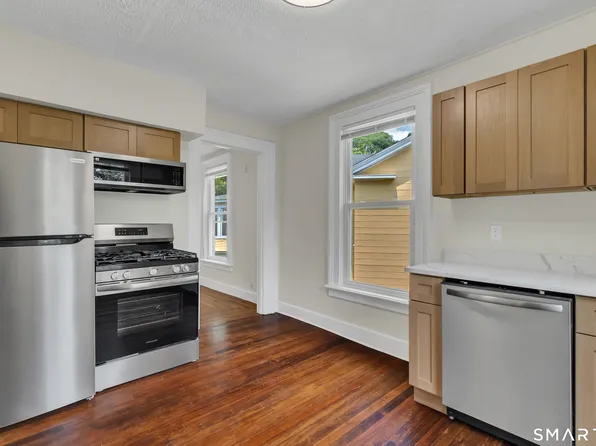 7 University Pl #2, New Haven, CT 06511
