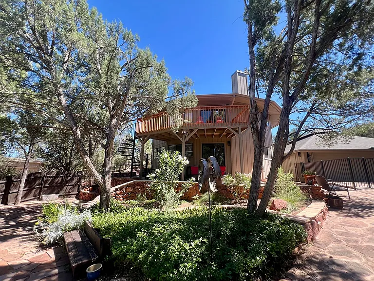 335 Foothills South Dr — Photo 10