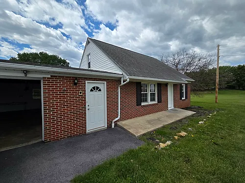1343 Mount Aetna Rd Photo 1