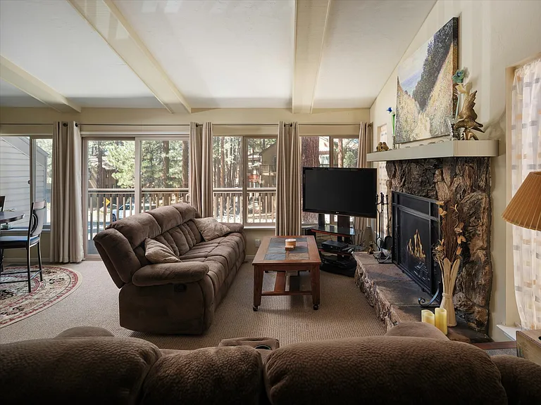 94 Lake Village Dr — Photo 3