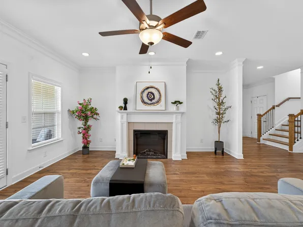 2408 Stonecenter Ln, Murfreesboro, TN 37128