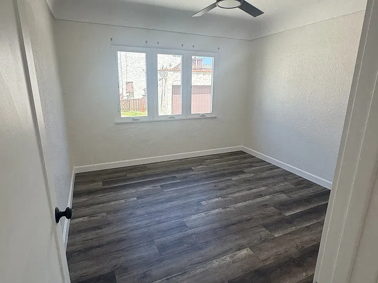 253 Covina Ave — Photo 21