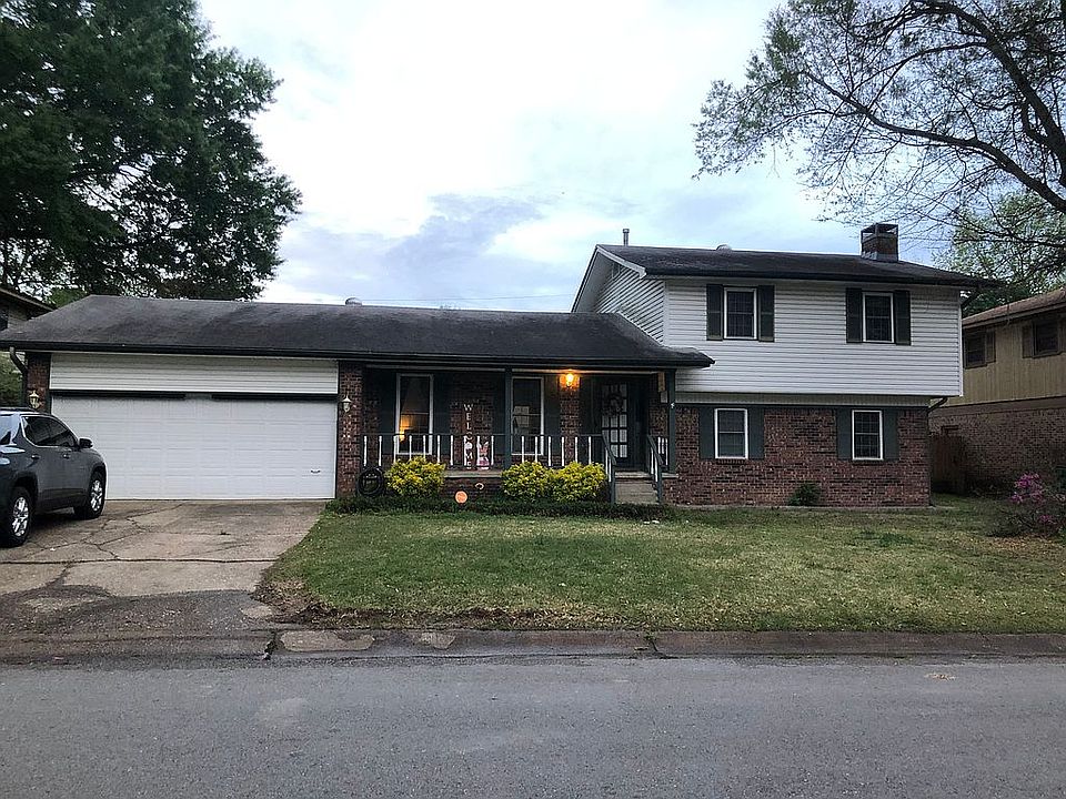 2nd image of 32 Cardinal Valley Dr