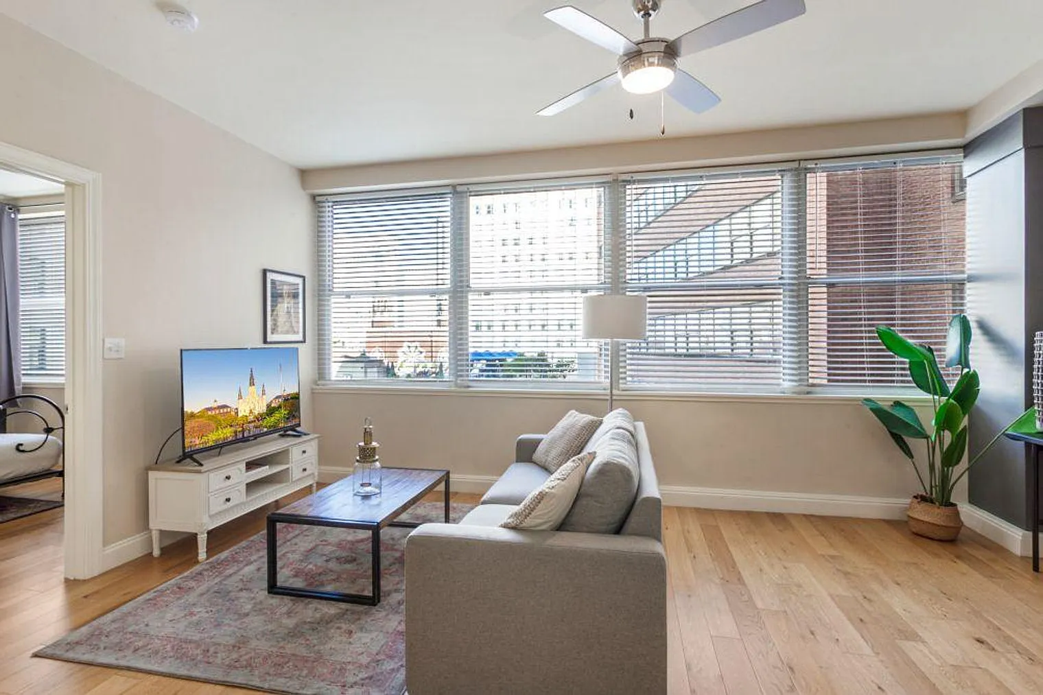 1 bed, 2.0 bath, 430 sqft, $3,914 — Photo 3