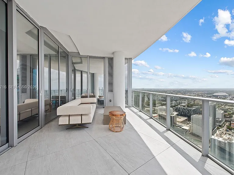 851 NE 1st Ave #Penthouse 5402 — Photo 4