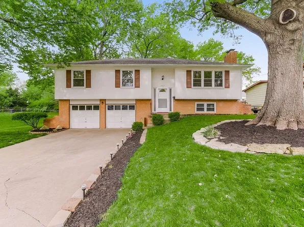 6928 Stearns St, Shawnee, KS 66203