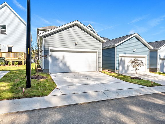 3rd image of 113 Weavers Grove Dr