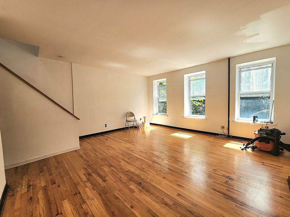 1st image of 29 Vernon Ave #2