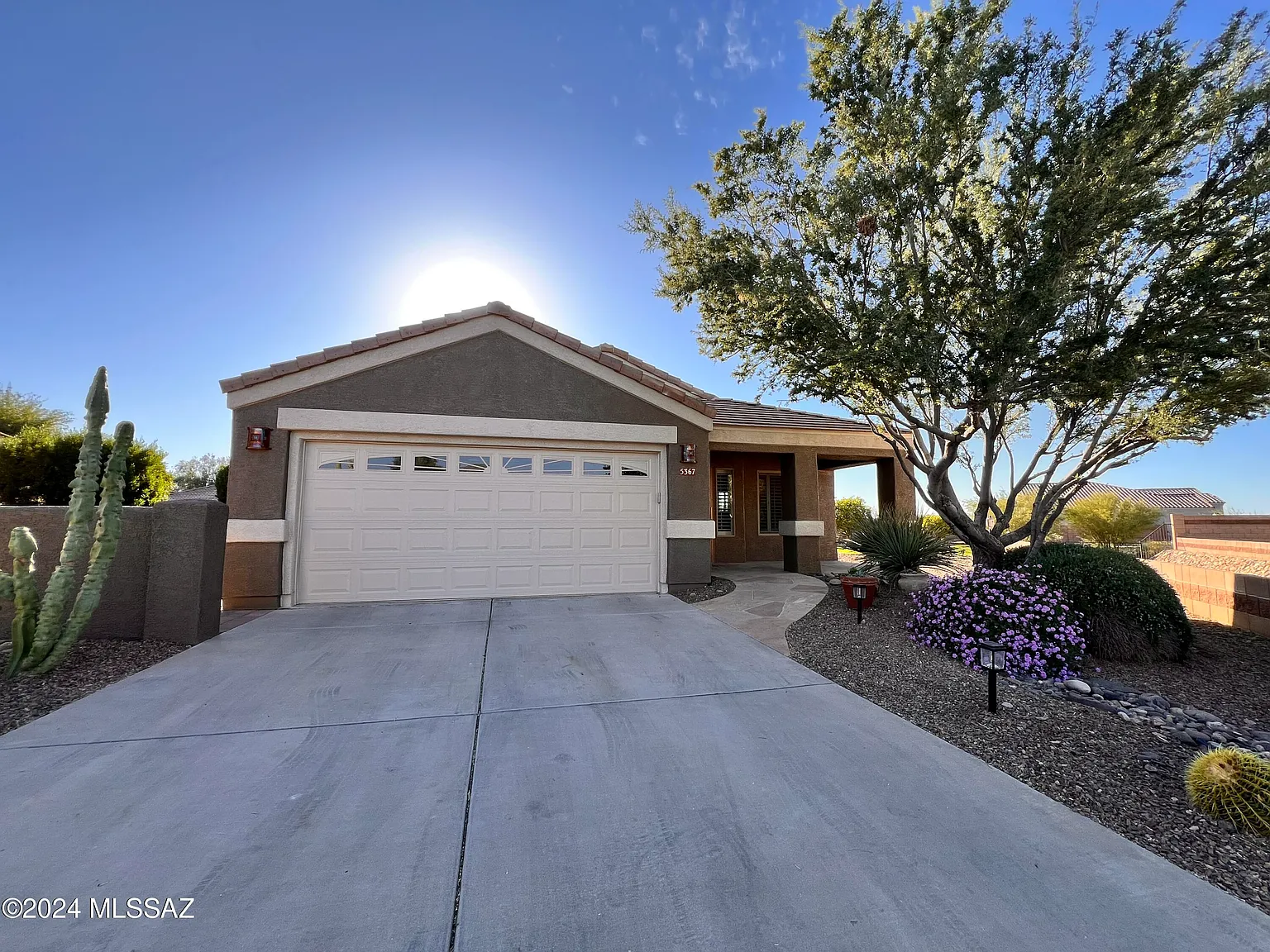 3 bed, 2.0 bath, 1727 sqft, $2,450 — Photo 1