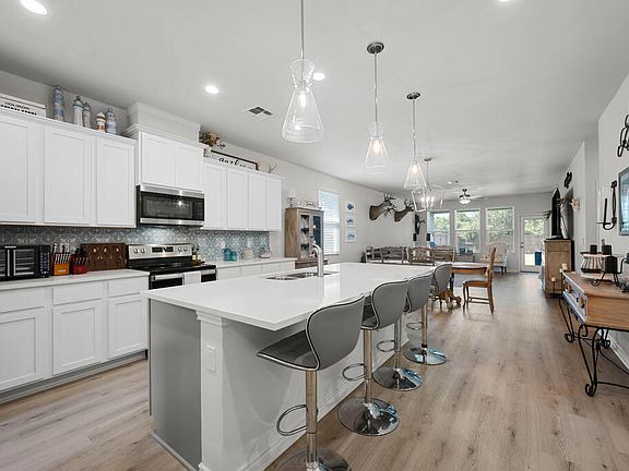 4th image of 1925 Lighthouse Lake Ln