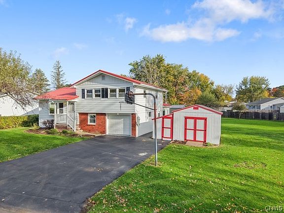 4th image of 74 Dewey Dr