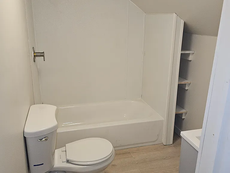 512 Main St #3 — Photo 7