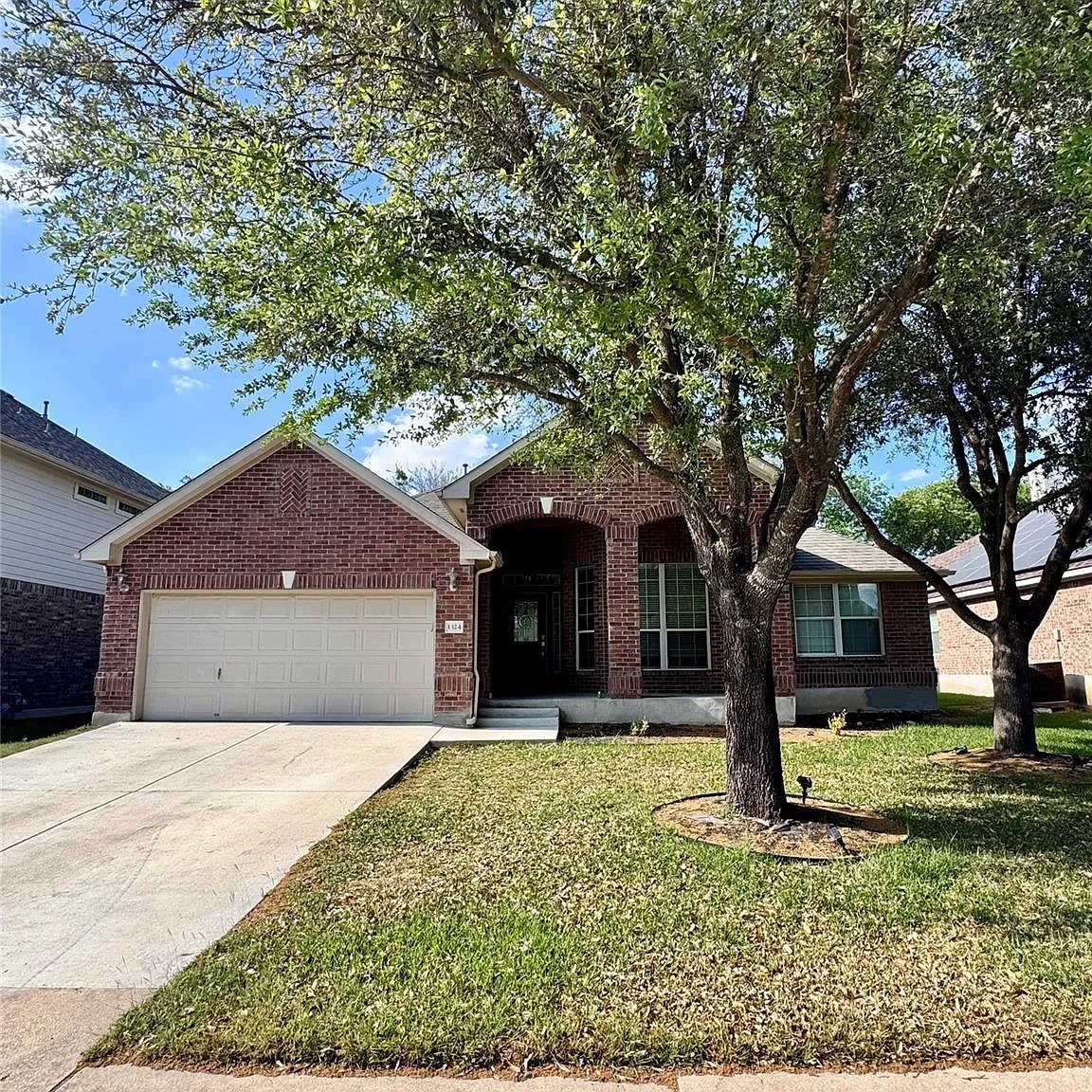 4 bed, 2.0 bath, 2406 sqft, $2,700 — Photo 1