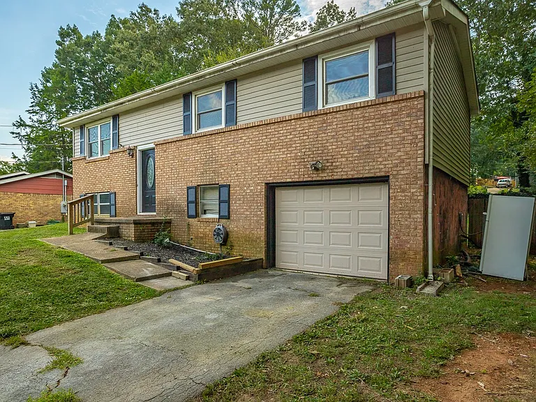 1364 Meadowood Dr — Photo 40