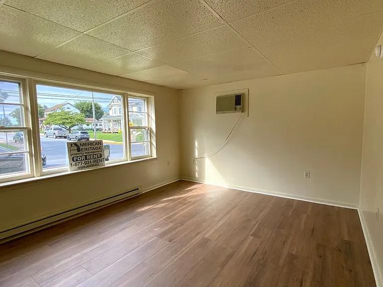 237 E Jackson St — Photo 1