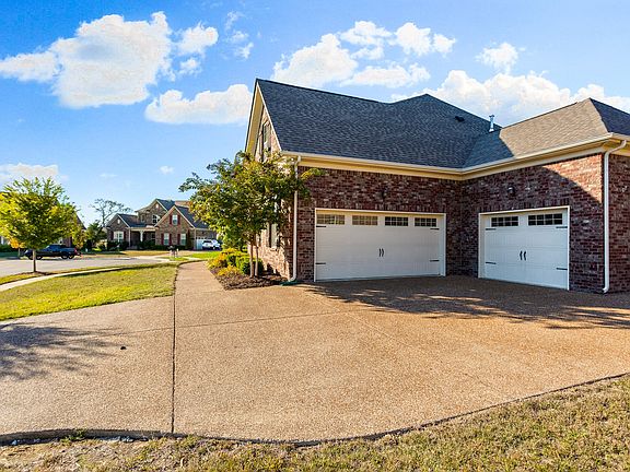 4th image of 3272 Burris Dr