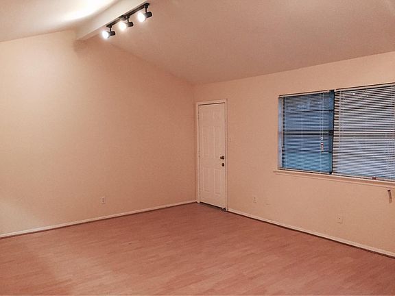 Living Room Picture 1