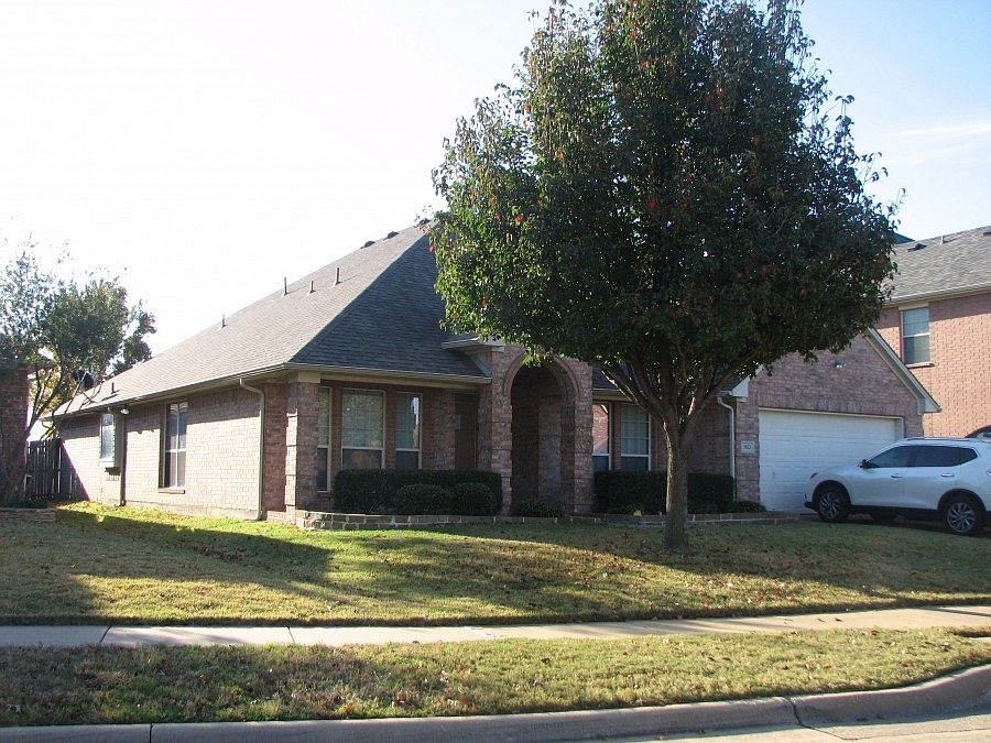 2nd image of 5823 Lantern Ln