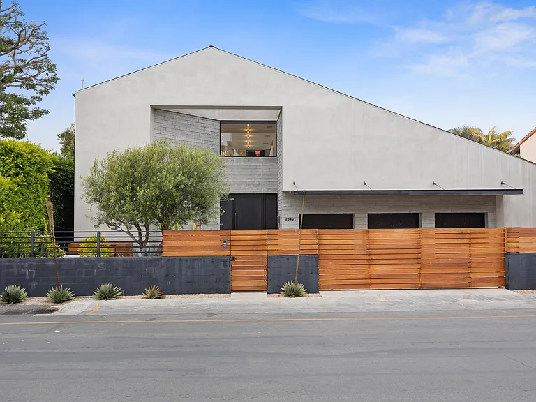 Make yourself at home at this Vanessa Alexander-designed compound.