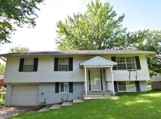 3339 W Loras Dr, Freeport, IL 61032