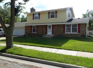 1720 Cottonwood Dr, Waukesha, WI 53189