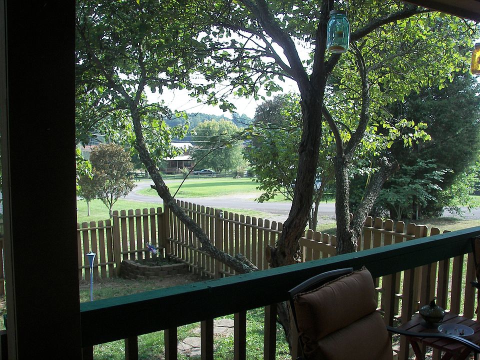 1st image of 105 Mountain Cove Dr