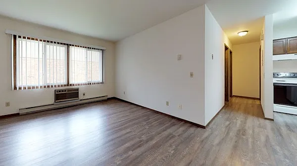 Richard Arms Apartments