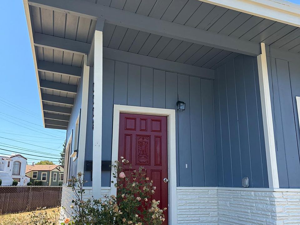 1st image of 2228 Georgia St