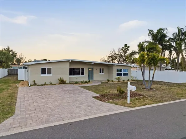 6830 Bay St, Saint Pete Beach, FL 33706