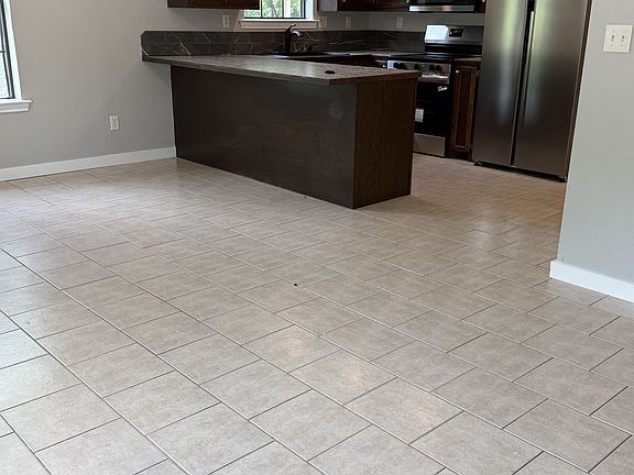4th image of 1014 E 15th St #4