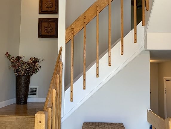 3rd image of 6 Guilford Cir