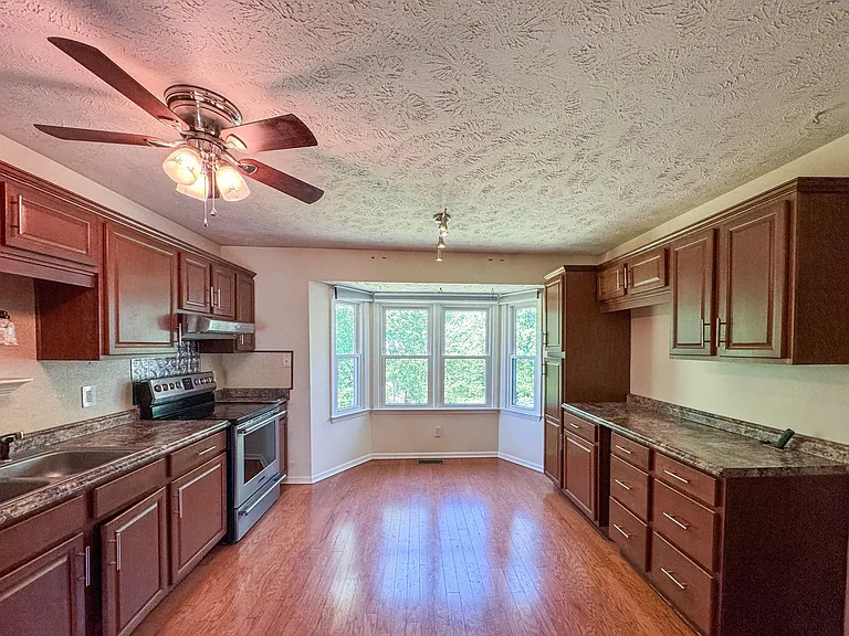 6875 Baystone Rd — Photo 9