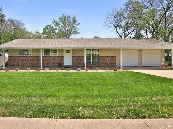 740 Jungs Station Rd, Saint Charles, MO 63303
