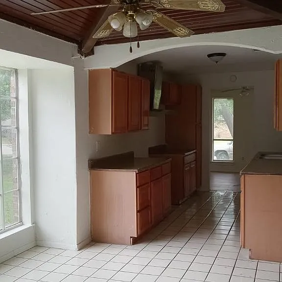 1140 Shadywood Ln — Photo 12