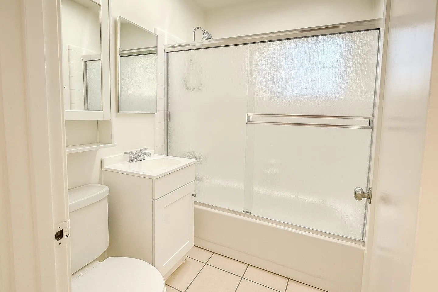 2 bed, 700 sqft, $3,950 — Photo 4