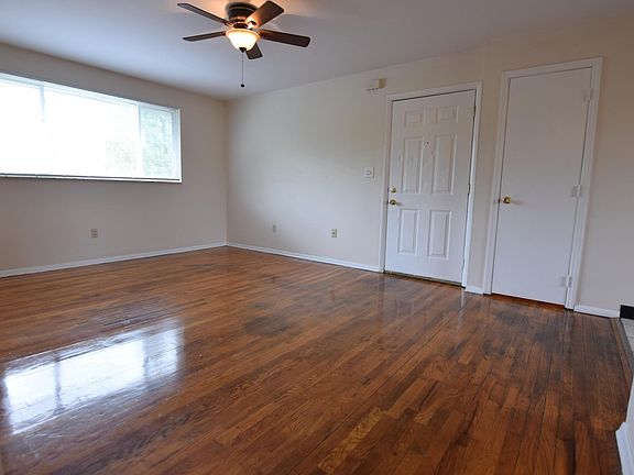 Living Room (View 2)