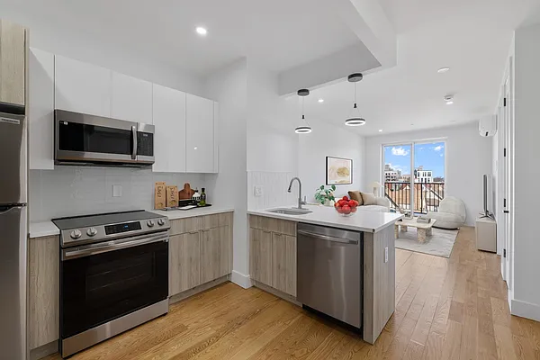 Rented by MNS | media 2