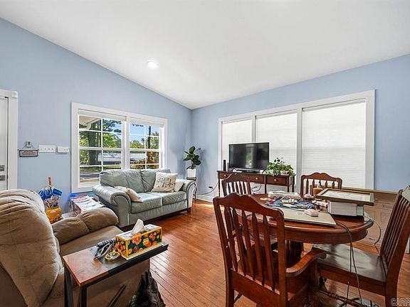 3rd image of 529 Burchwood Bay Rd