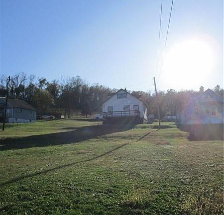 3rd image of 125 Jims Ln