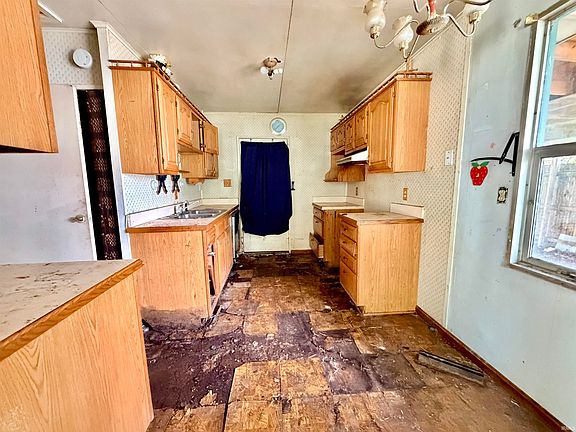 3rd image of 3112 Tremont Rd