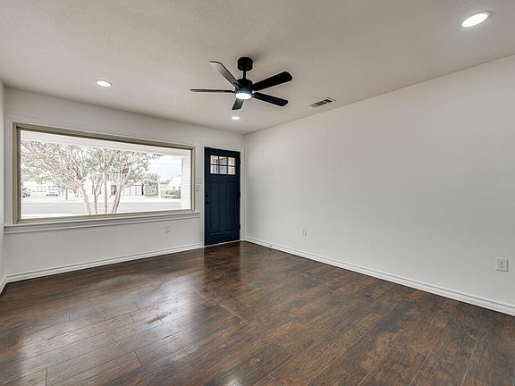 5th image of 1304 N Big Spring St