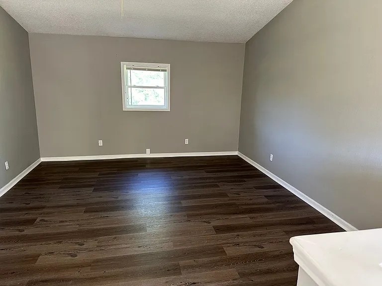 1116 S Elm St — Photo 10