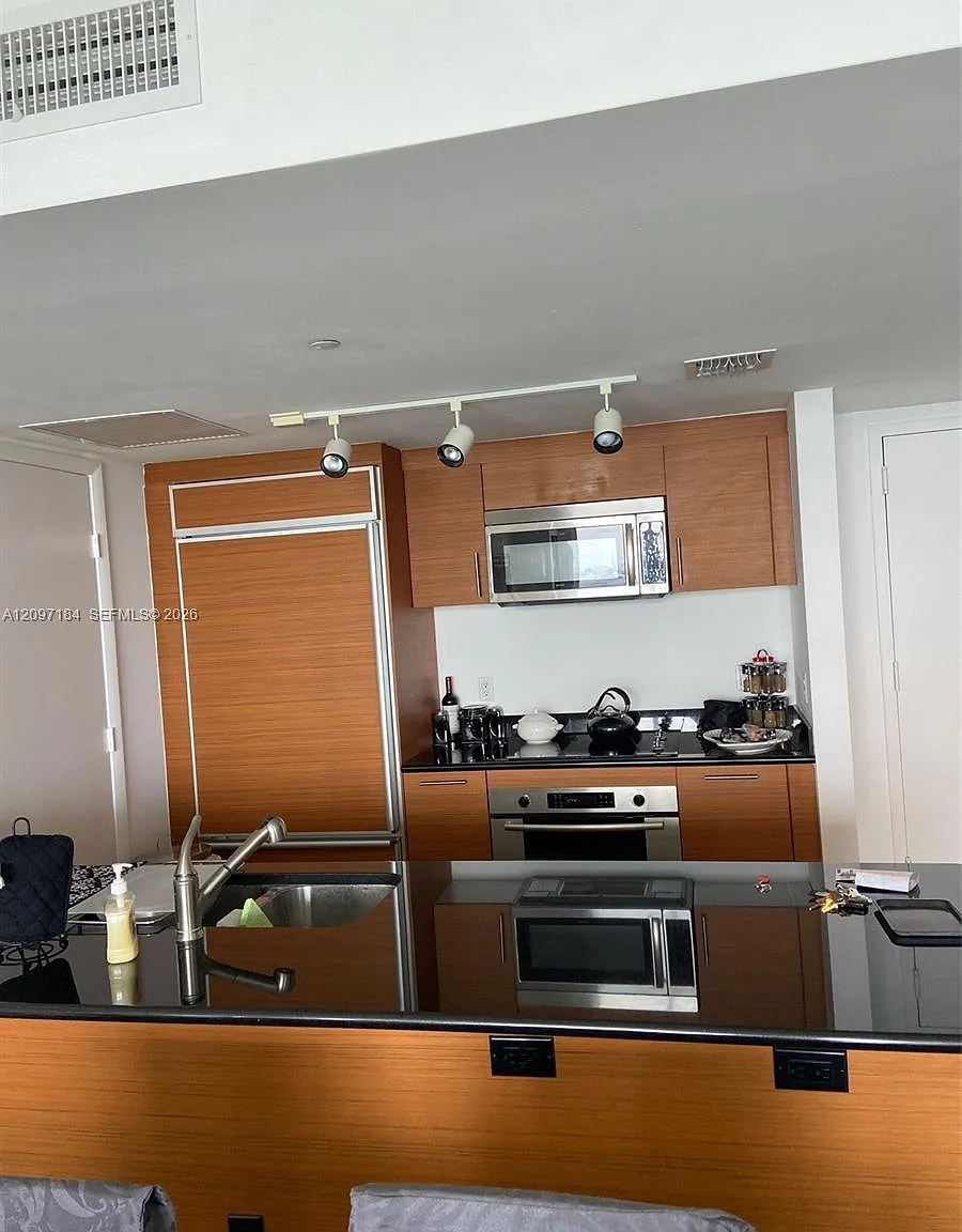 50 Biscayne Condo — Photo 4