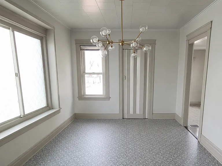 162 Hayward Ave — Photo 3