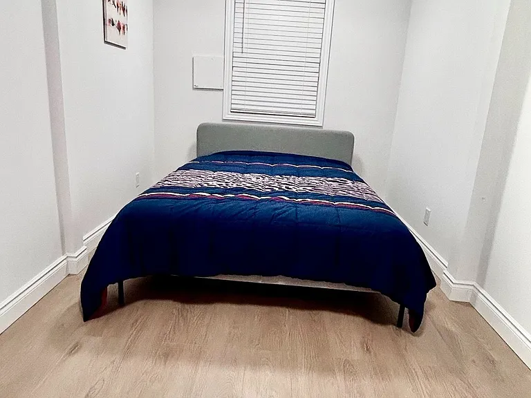 242 Simcoe Ave — Photo 8