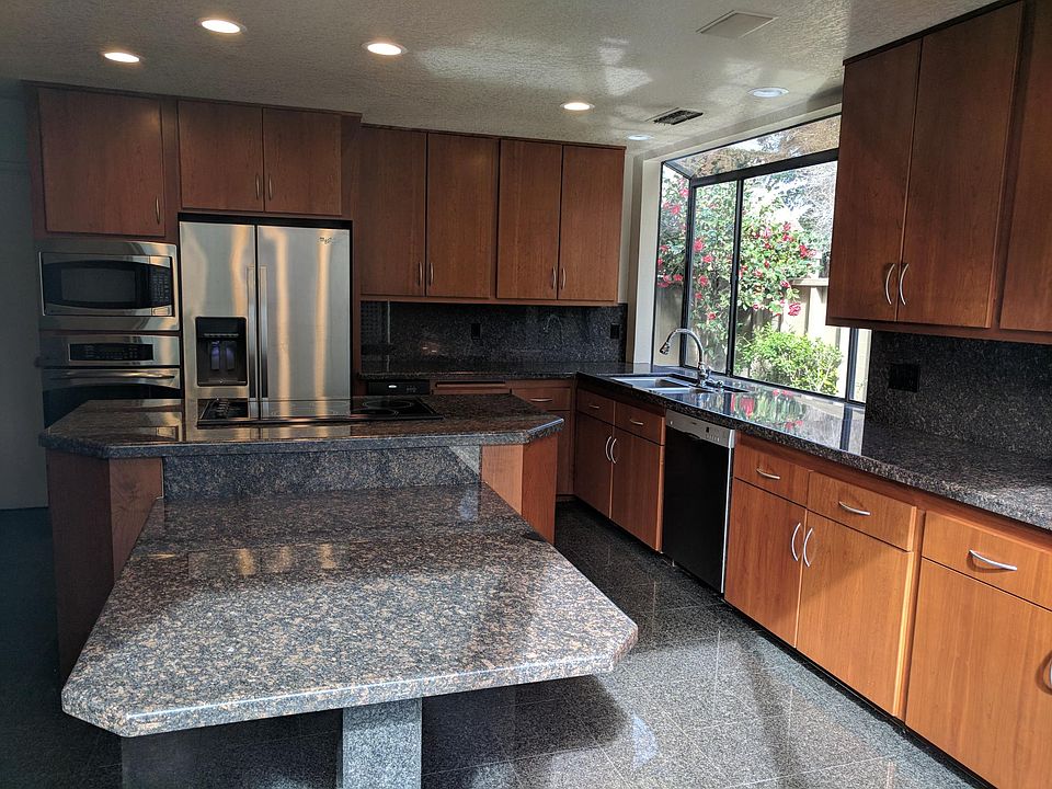 Gourmet Kitchen