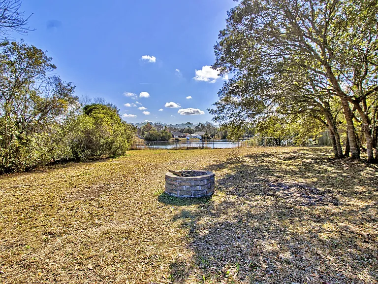 404 Clairemore Cir — Photo 30