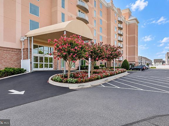 5th image of 8501 Bayside Rd Unit 609