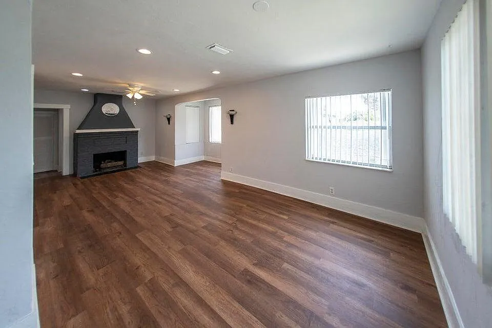 3 bed, 1.0 bath, 1055 sqft, $2,699 — Photo 2